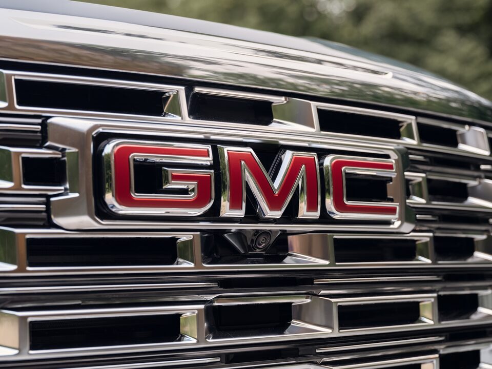 Close-Up on the 2024 GMC Acadia Denali Front Grille 