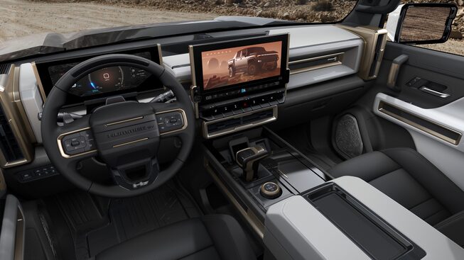 2020-hummer-ev-reveal-interior1-my23-bt1