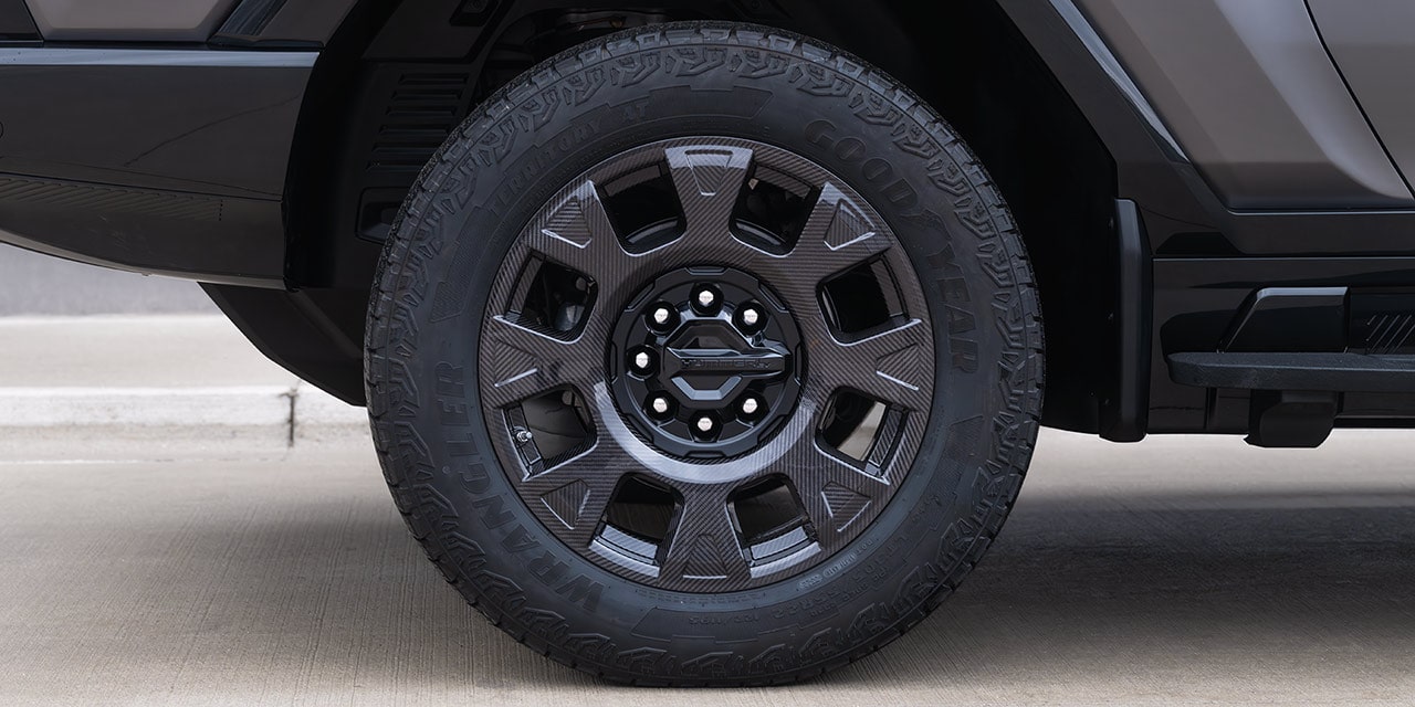 Close-up View of the 22" Black Carbon Fiber Wheels on the 2026 GMC HUMMER EV