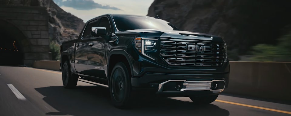 2022 GMC Sierra Denali Ultimate Luxury Truck Driving: Video