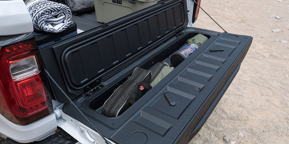 Close-Up Shot of the GMC Canyon AT4 Multistow Tailgate